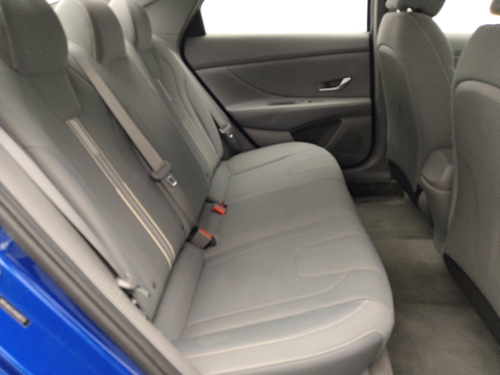 Used 2022 Hyundai Elantra SEL FWD image 19