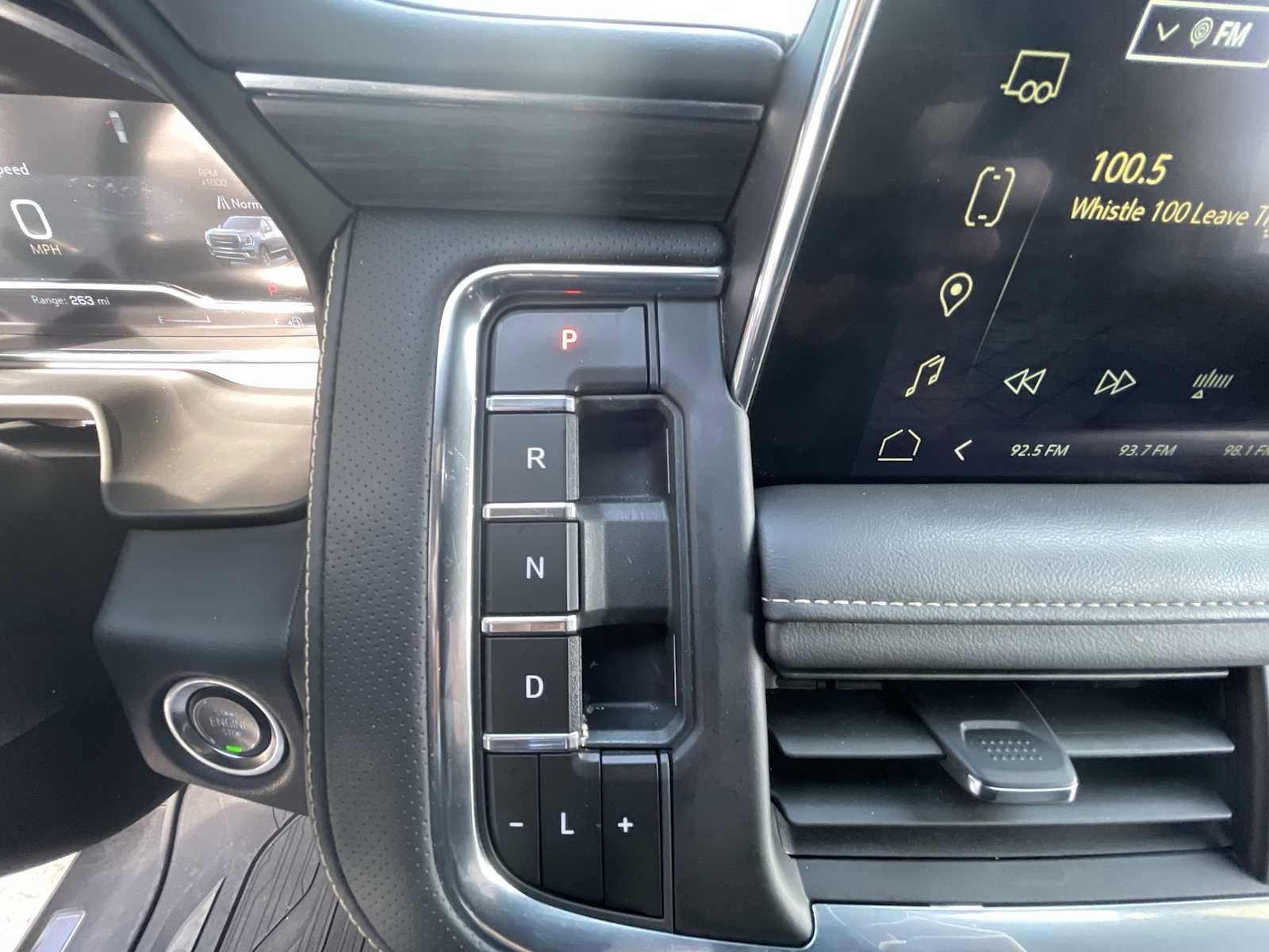 Used 2024 GMC Yukon XL SLT image 16