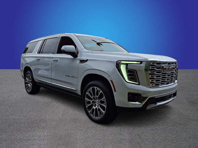 Used 2026 GMC Yukon XL Denali w/ Sun & Power Step Package AWD/4WD image 3