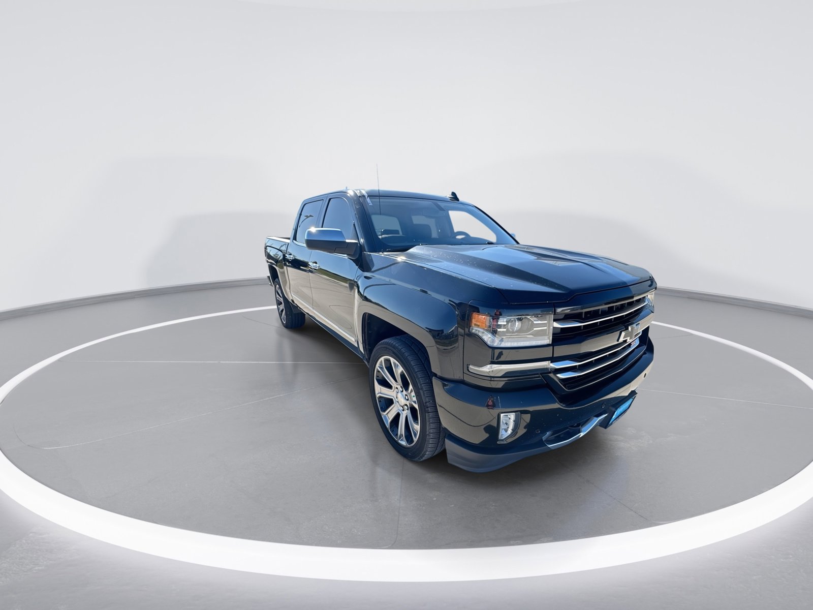 Used 2017 Chevrolet Silverado 1500 LTZ Z71 w/ LTZ Plus Package AWD/4WD image 2