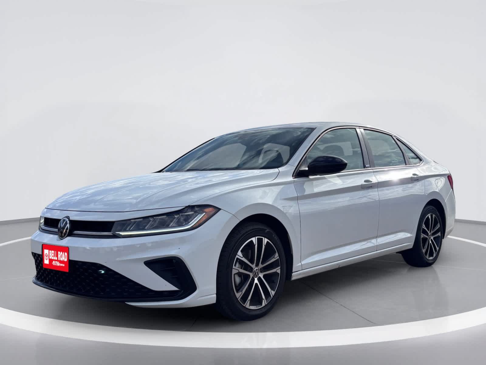 Used 2025 Volkswagen Jetta Sport FWD image 2