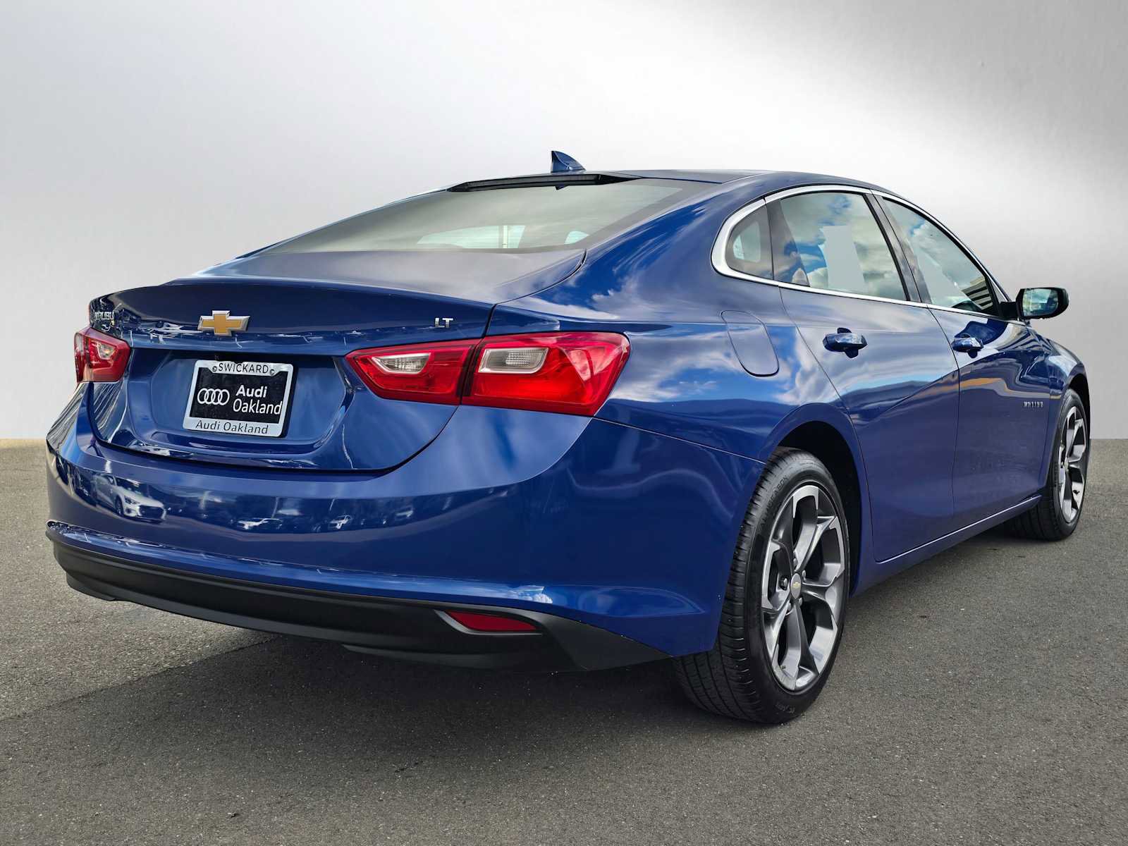 Used 2023 Chevrolet Malibu LT image 3