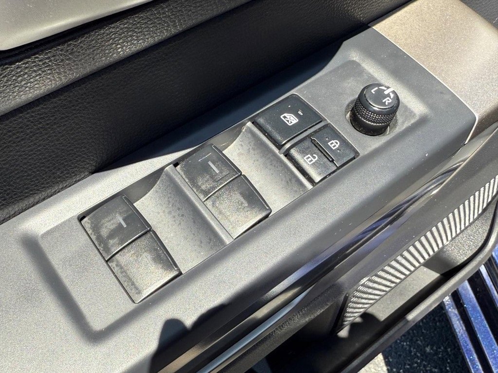 Used 2022 Toyota Tundra SR5 w/ SR5 Convenience Package image 15