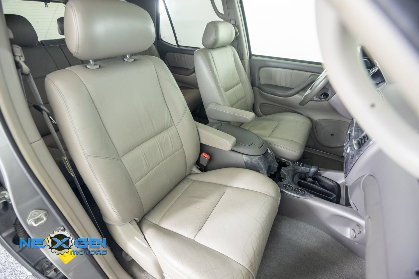 Used 2004 Toyota Sequoia Limited w/ Preferred Accessory Pkg AWD/4WD image 47
