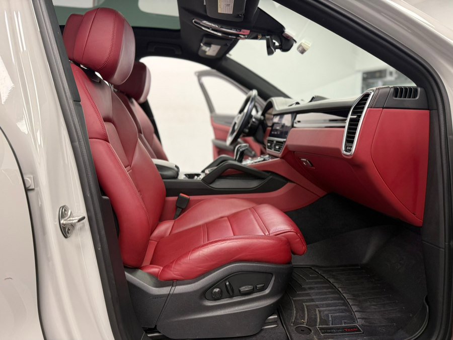 Used 2022 Porsche Cayenne Coupe AWD/4WD image 36