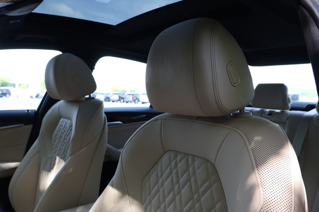 Used 2023 BMW 530i w/ Premium Package RWD image 34