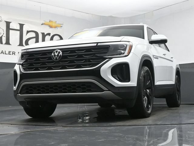 Used 2024 Volkswagen Atlas Cross Sport SE w/ Black Wheel Package FWD image 4