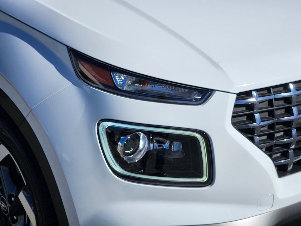 Used 2024 Hyundai Venue Limited image 9