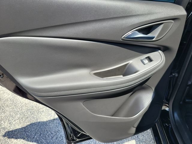 Used 2023 Buick Encore GX Select w/ Sport Touring Package FWD image 17