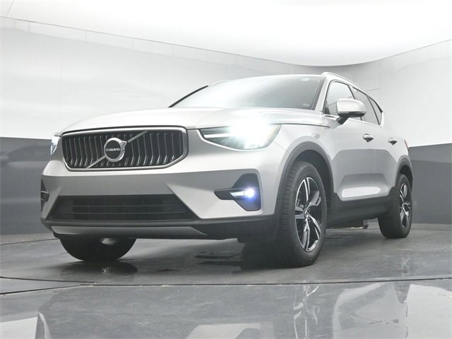 Used 2023 Volvo XC40 B5 Plus image 36