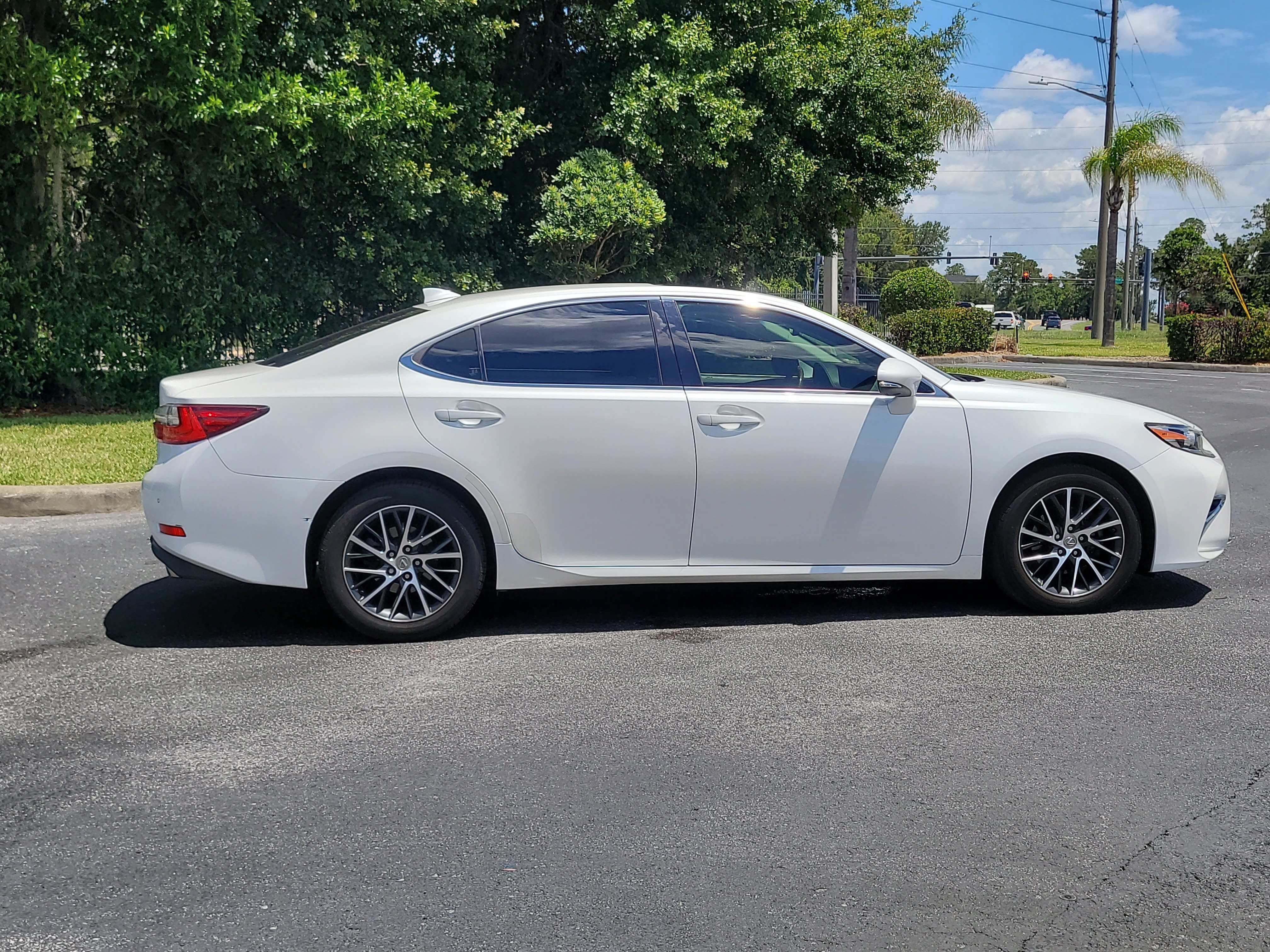 Used 2016 Lexus ES 350 w/ Luxury Package w/Wood Trim FWD image 8