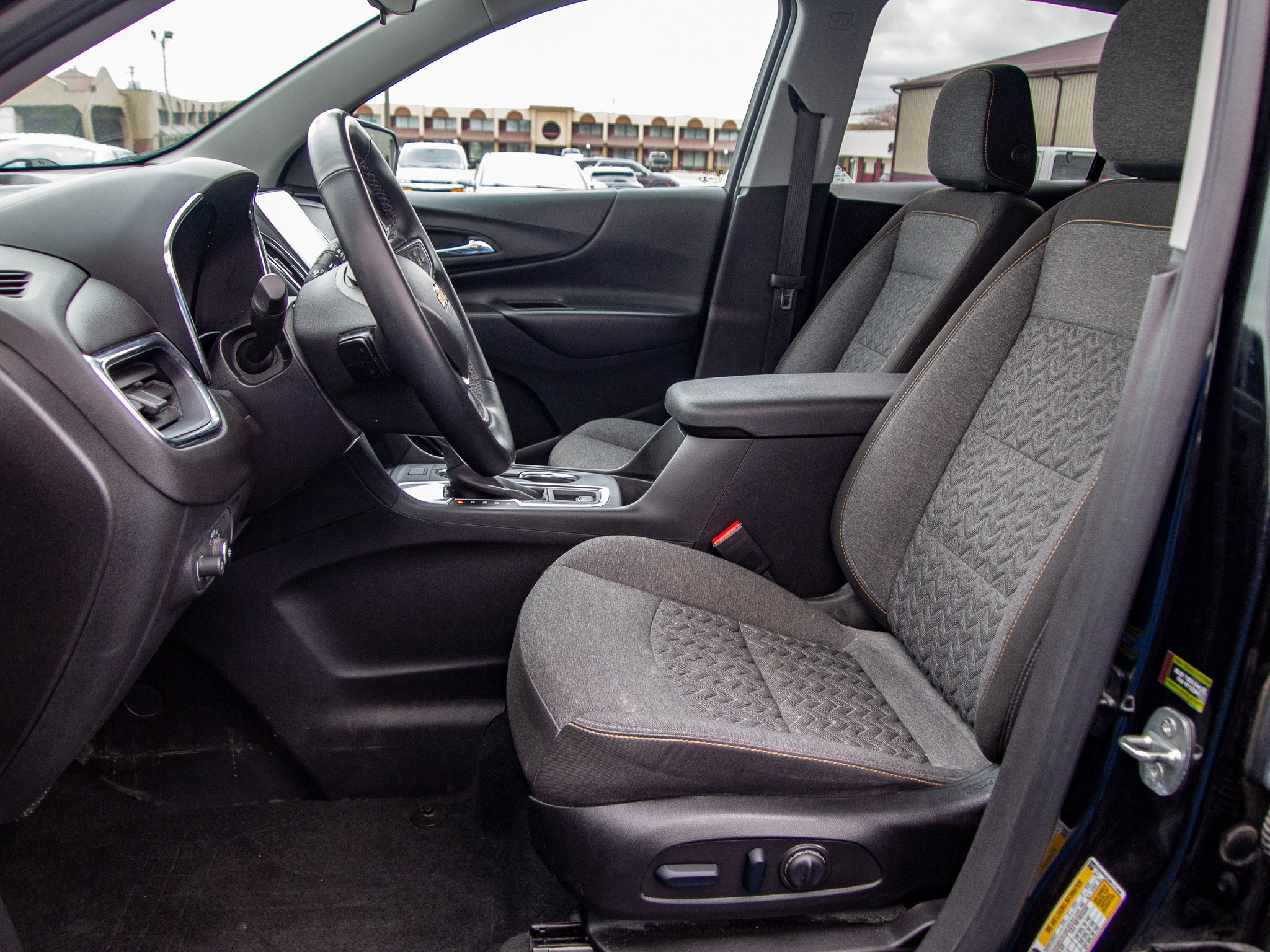 Used 2023 Chevrolet Equinox LT FWD image 12