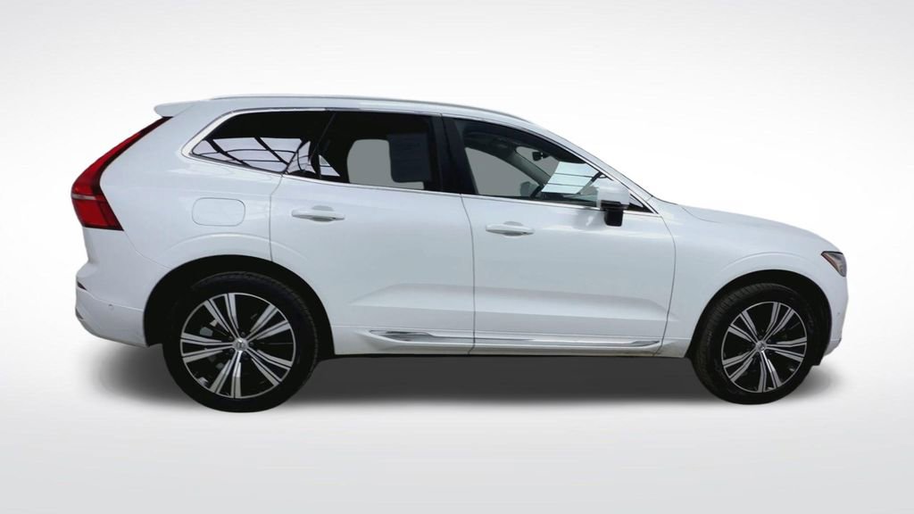 Used 2023 Volvo XC60 B5 Ultimate w/ Climate Package image 9