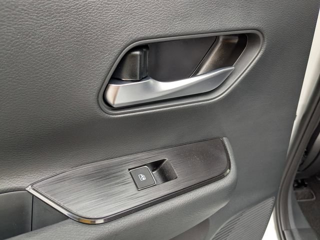 New 2026 Nissan Kicks SR w/ Cold Weather Package FWD image 23