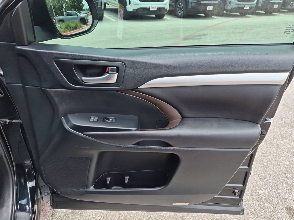 Used 2017 Toyota Highlander XLE FWD image 34