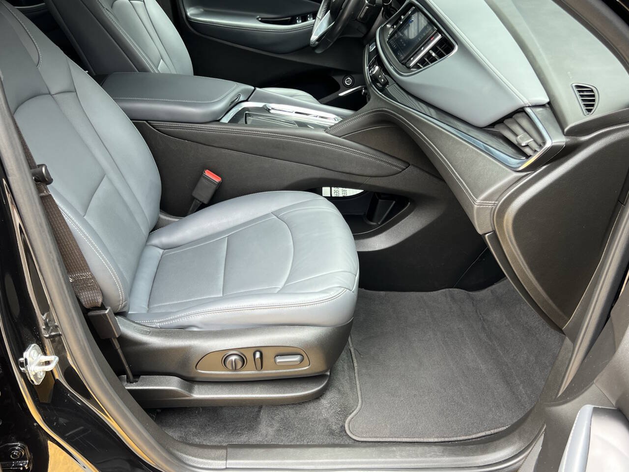 Used 2024 Buick Enclave Essence w/ Sport Touring Edition AWD/4WD image 20