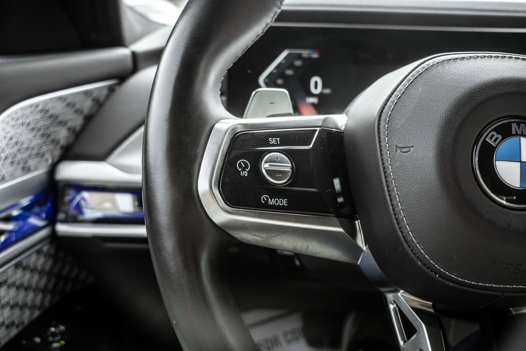 Used 2023 BMW 760i xDrive w/ Executive Package image 24