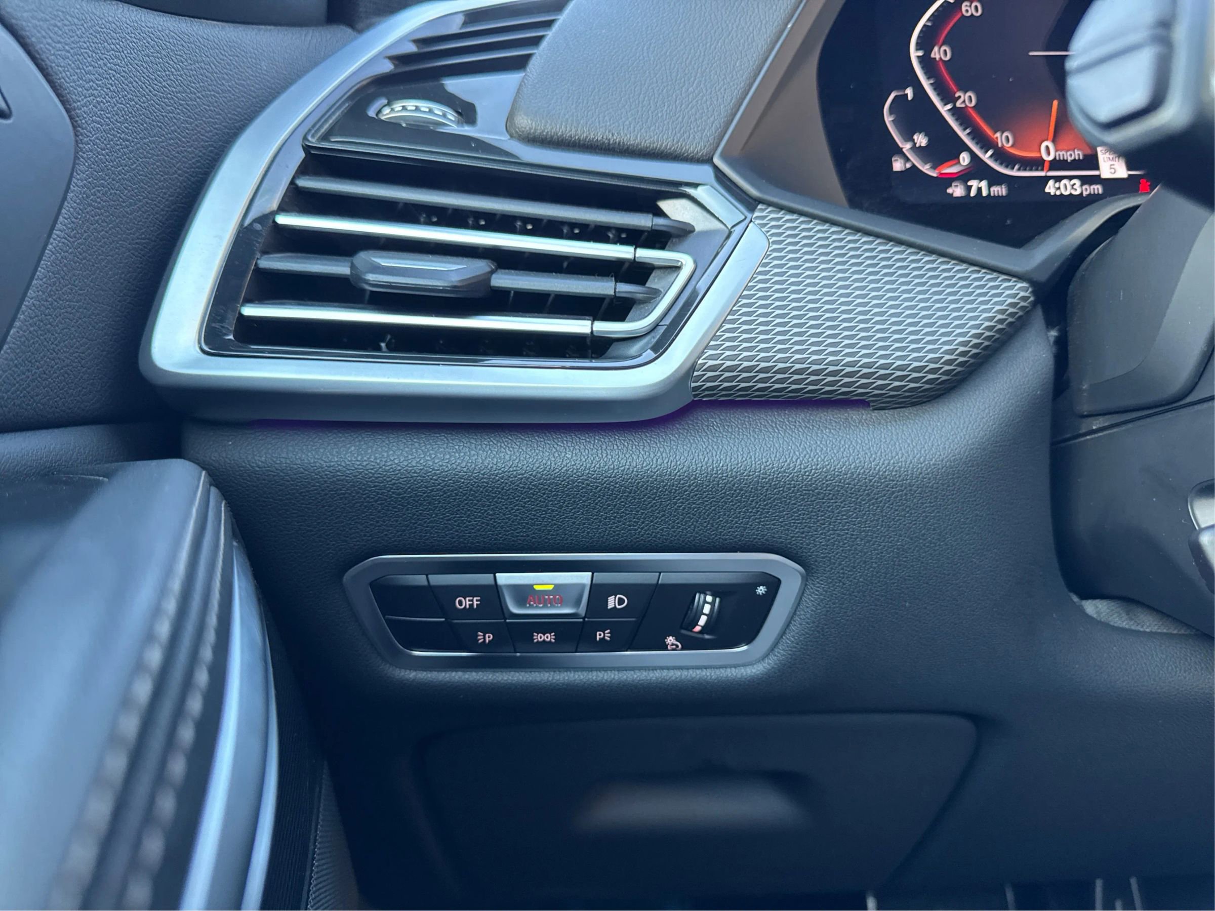 Used 2023 BMW X6 xDrive40i w/ M Sport Package image 17