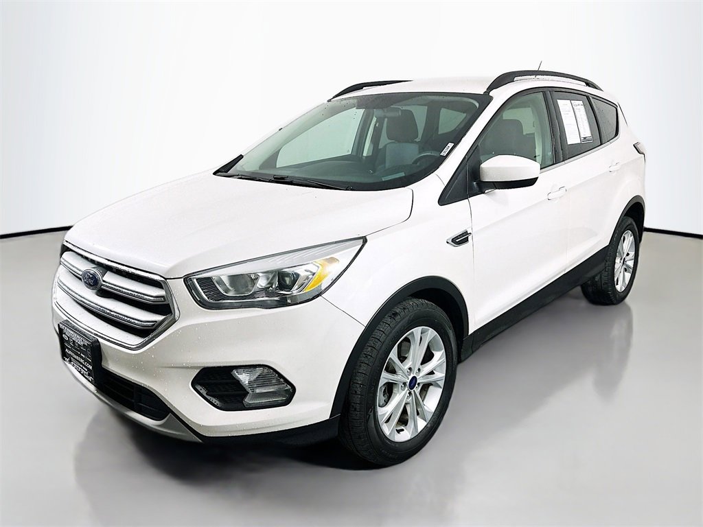 Used 2017 Ford Escape SE w/ Equipment Group 201A image 3