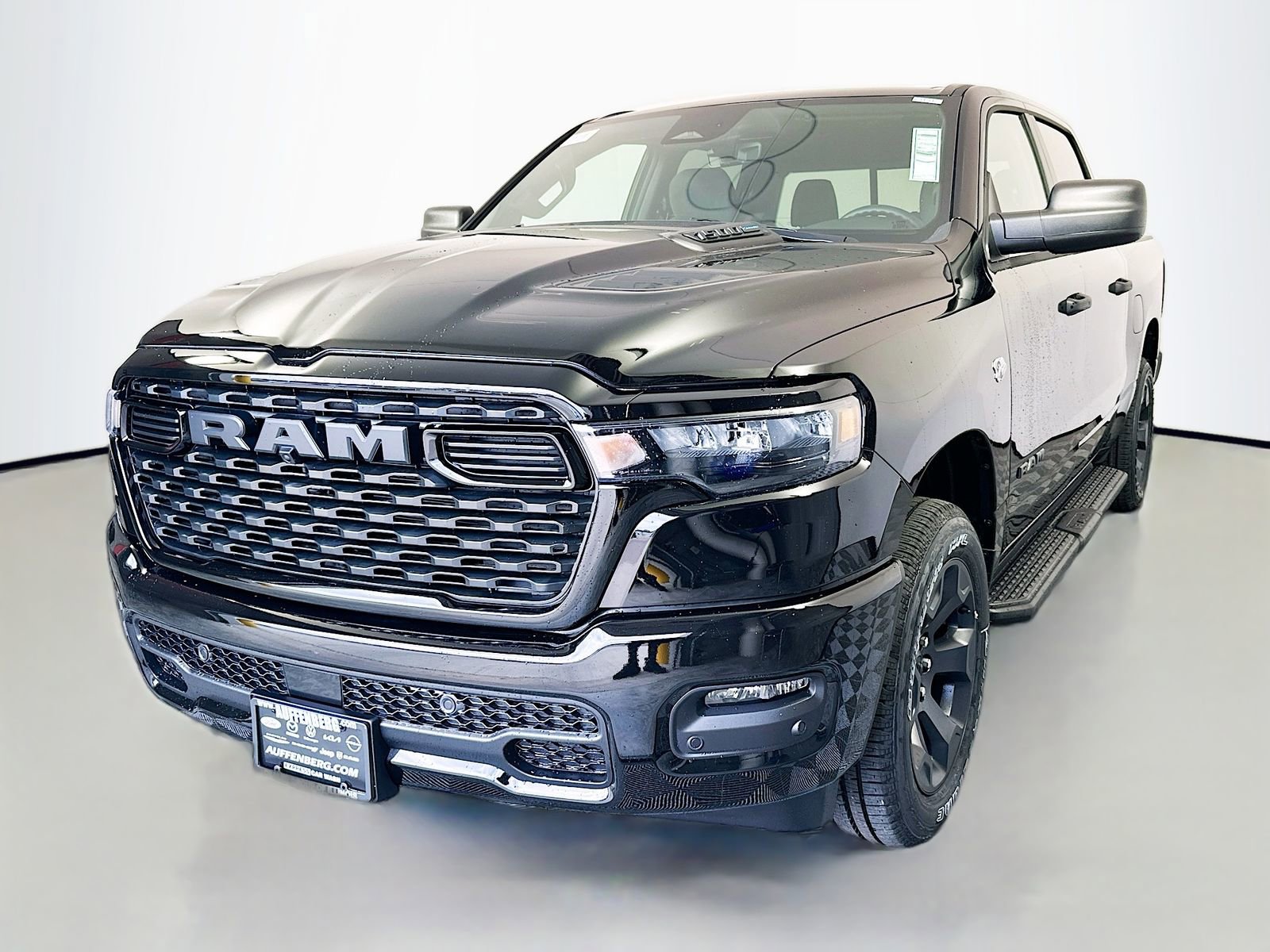 New 2026 RAM 1500 Express AWD/4WD image 3