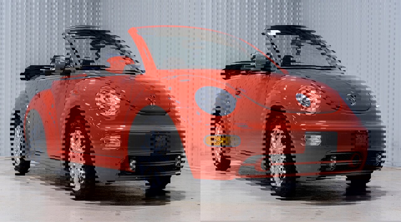 Used 2004 Volkswagen Beetle GLS FWD image 1