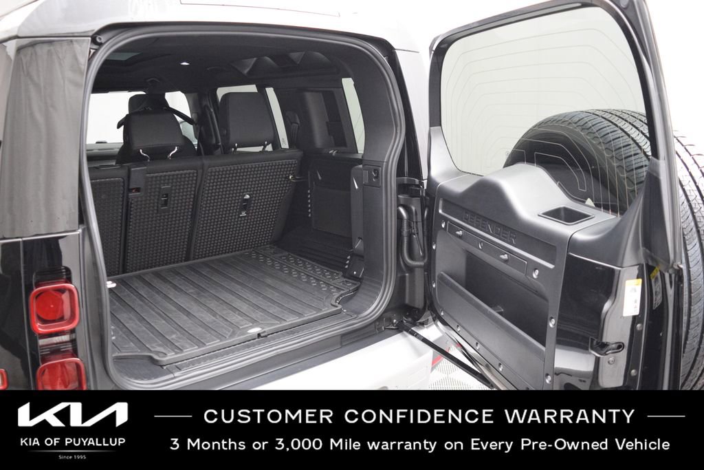 Used 2025 Land Rover Defender 110 S image 19