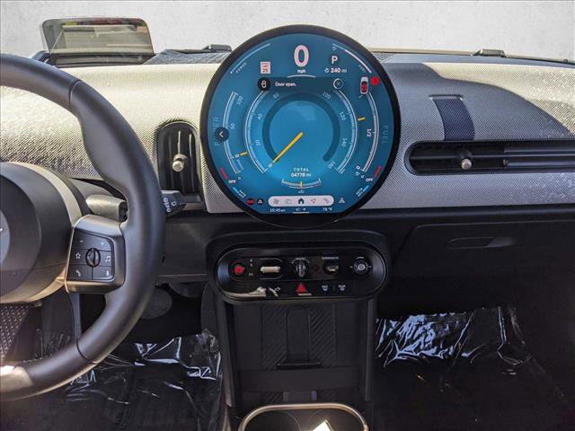 Used 2025 MINI Cooper 2-Door Hardtop image 12