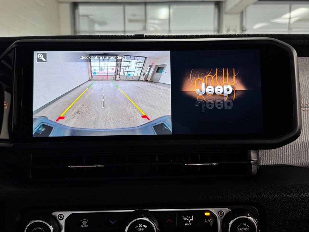 Used 2024 Jeep Gladiator Sport AWD/4WD image 16