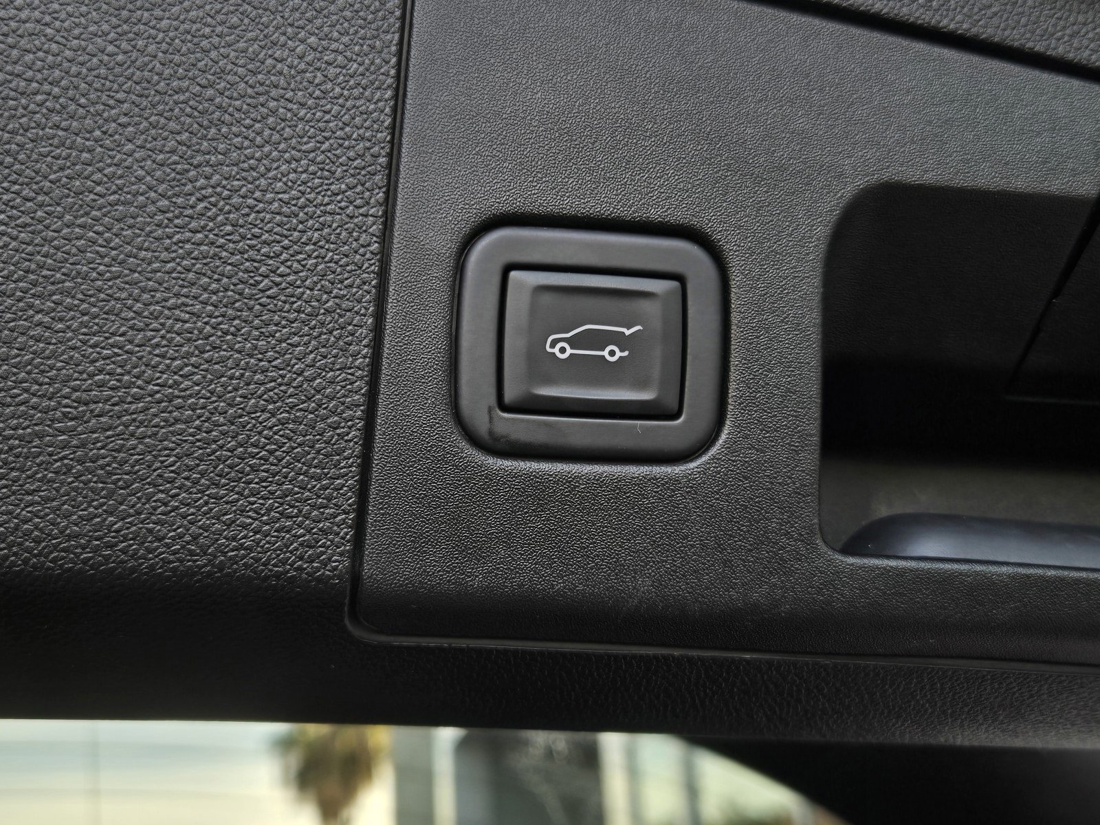 Used 2024 Cadillac XT4 Premium Luxury image 26