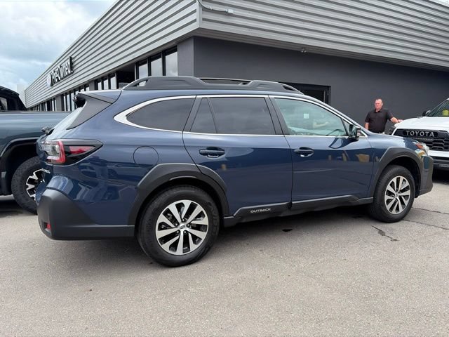 Used 2024 Subaru Outback Premium AWD/4WD image 3