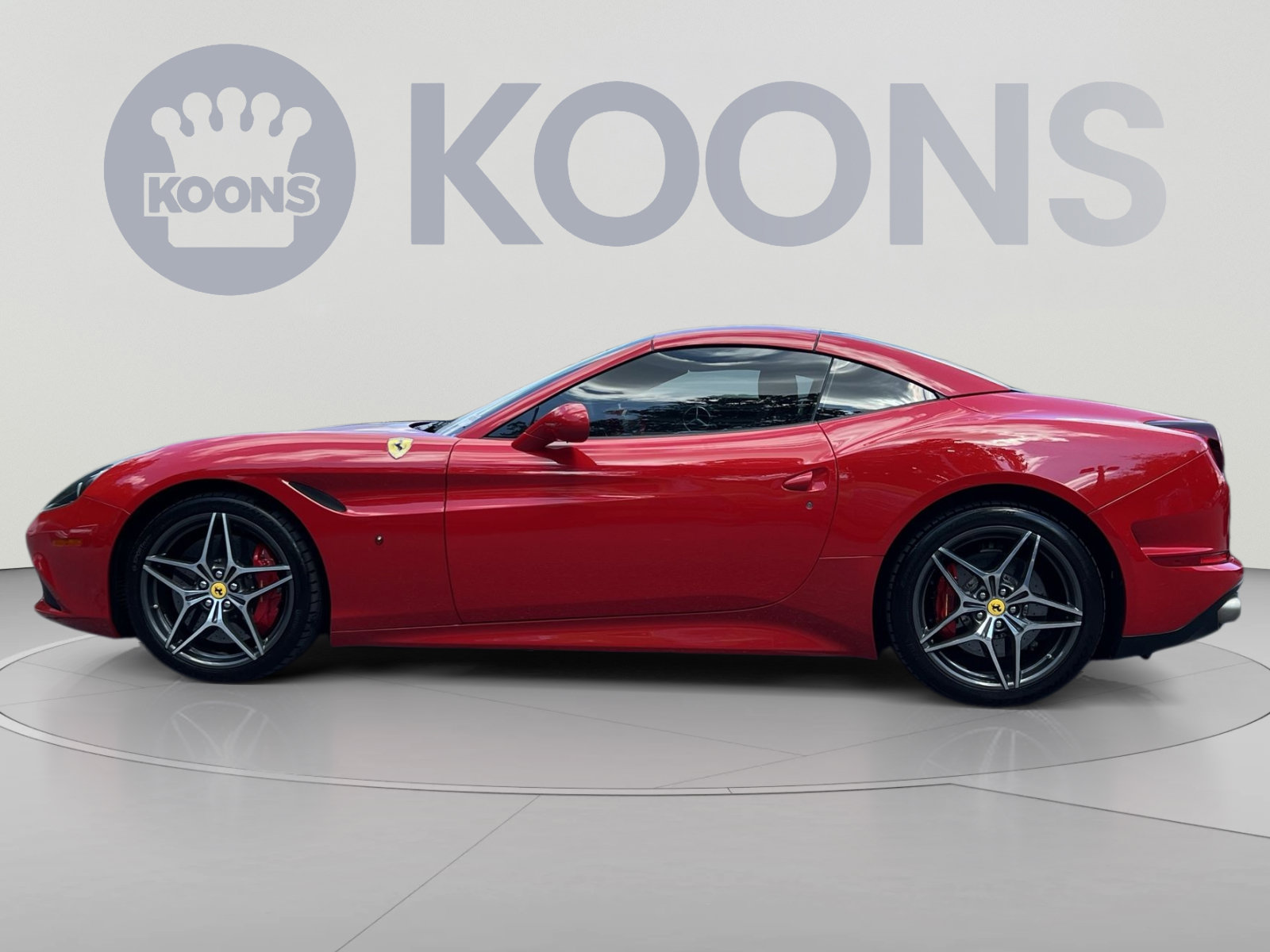 Used 2016 Ferrari California T RWD image 40