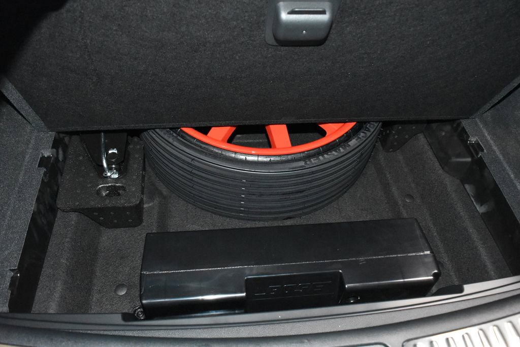 Certified 2025 Porsche Macan image 31