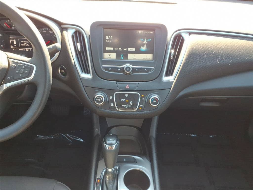 Used 2017 Chevrolet Malibu LS FWD image 28