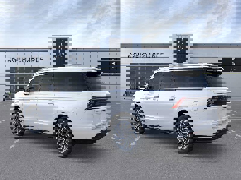 New 2025 Lincoln Navigator L Reserve image 4