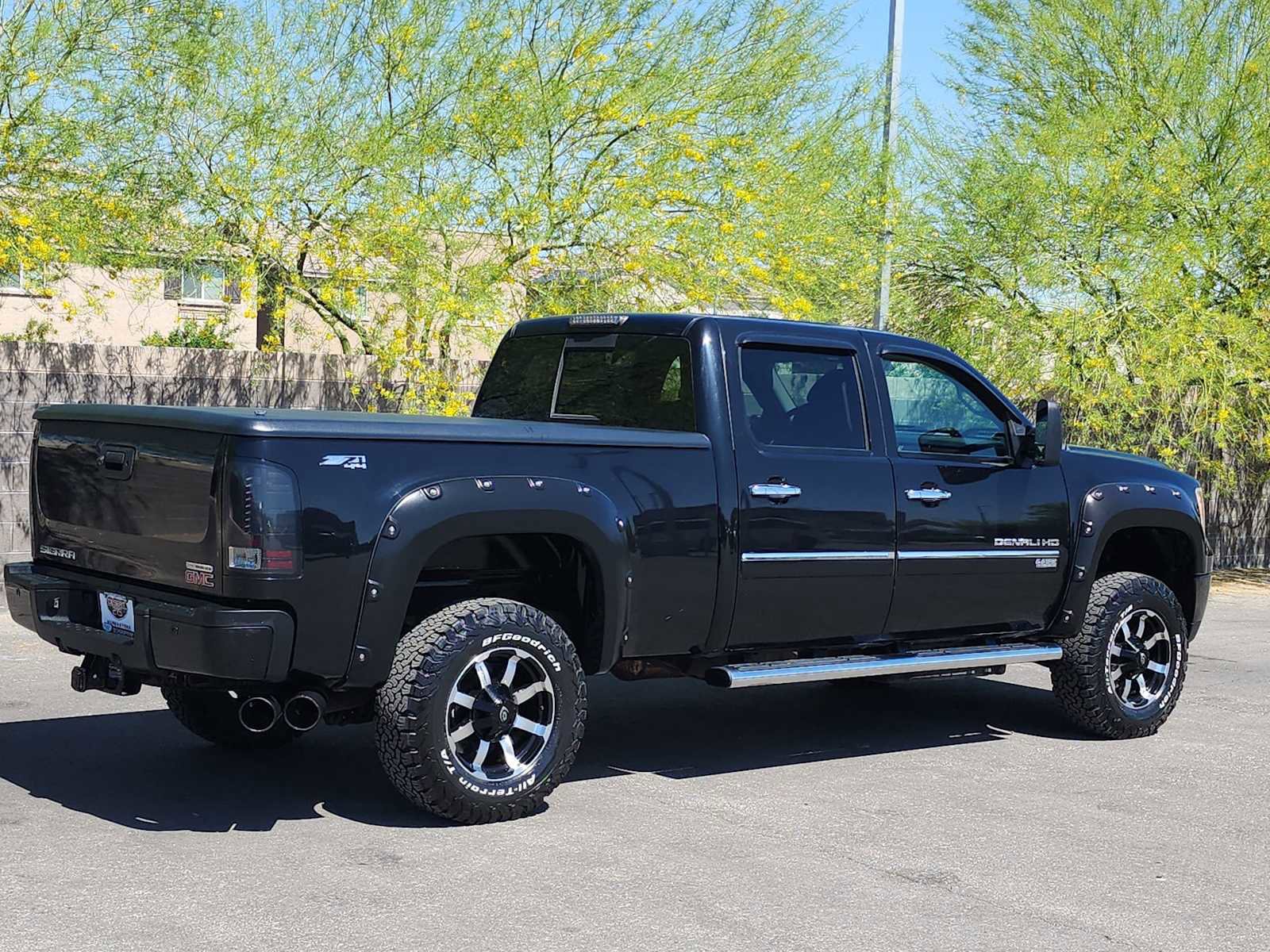 Used 2012 GMC Sierra 2500 Denali w/ Suspension Package, Off-Road image 9