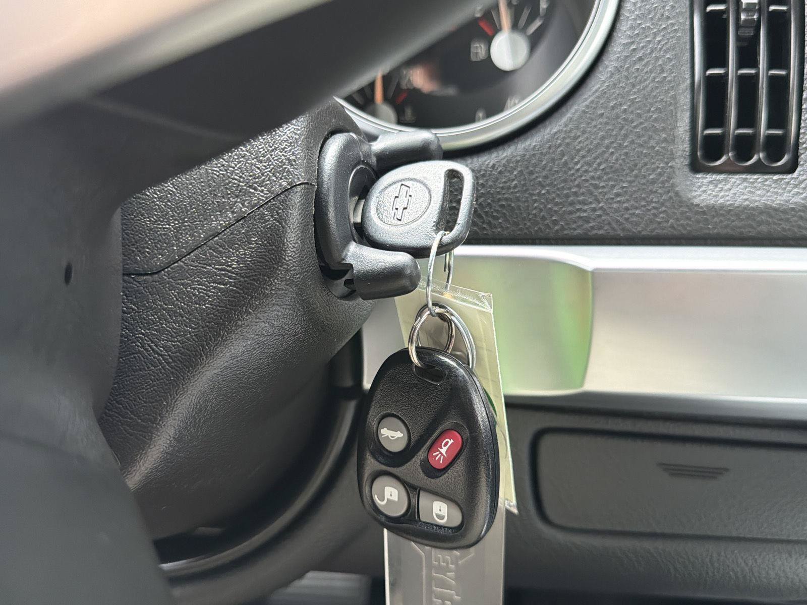 Used 2006 Chevrolet SSR w/ Preferred Equipment Group RWD image 52