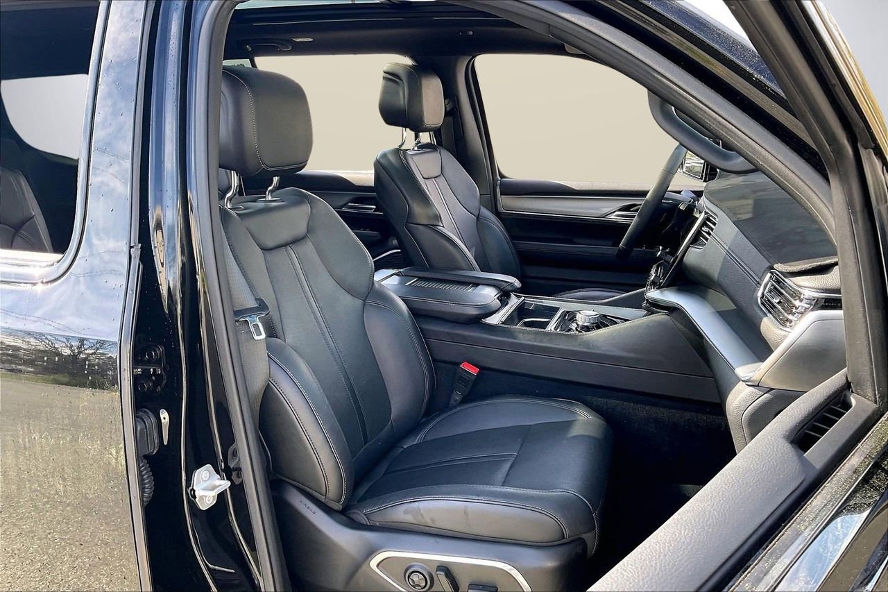 Used 2023 Jeep Wagoneer Series II image 25