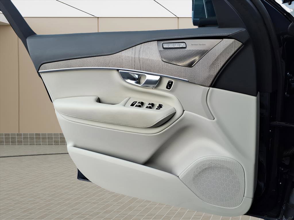 Used 2023 Volvo XC90 B6 Ultimate w/ Protection Package Premier image 26