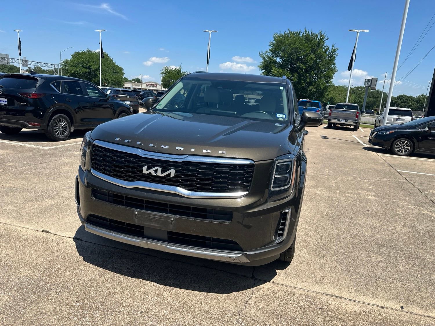Used 2022 Kia Telluride EX w/ EX Premium Package FWD image 3