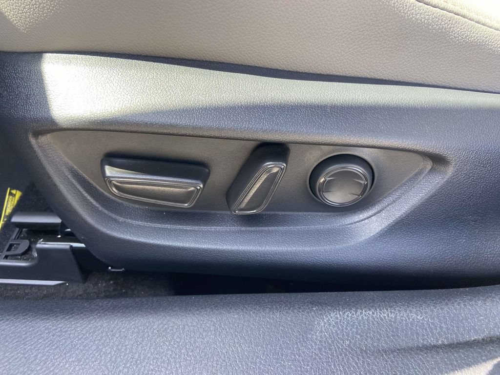 Used 2025 Toyota Camry SE FWD image 15