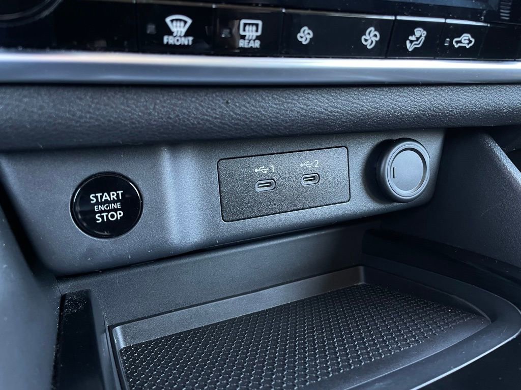 Used 2025 Nissan Rogue SV image 19