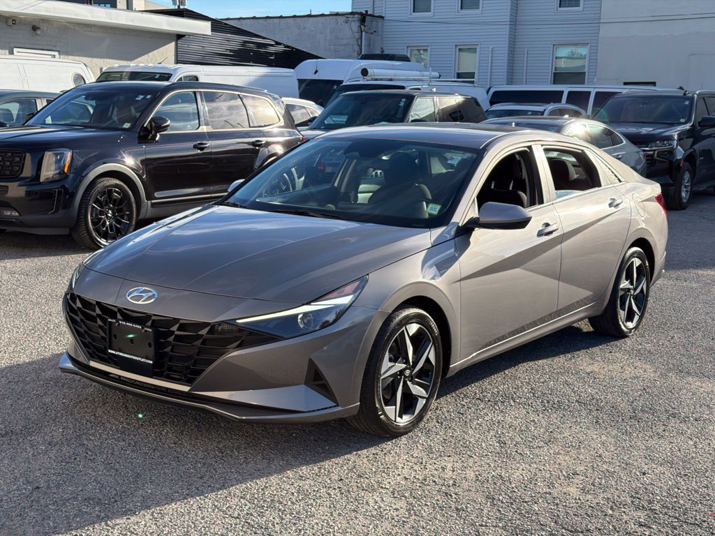 Used 2023 Hyundai Elantra SEL w/ Convenience Package FWD image 3