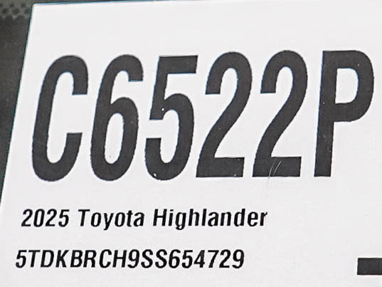 Used 2025 Toyota Highlander XLE AWD/4WD image 34