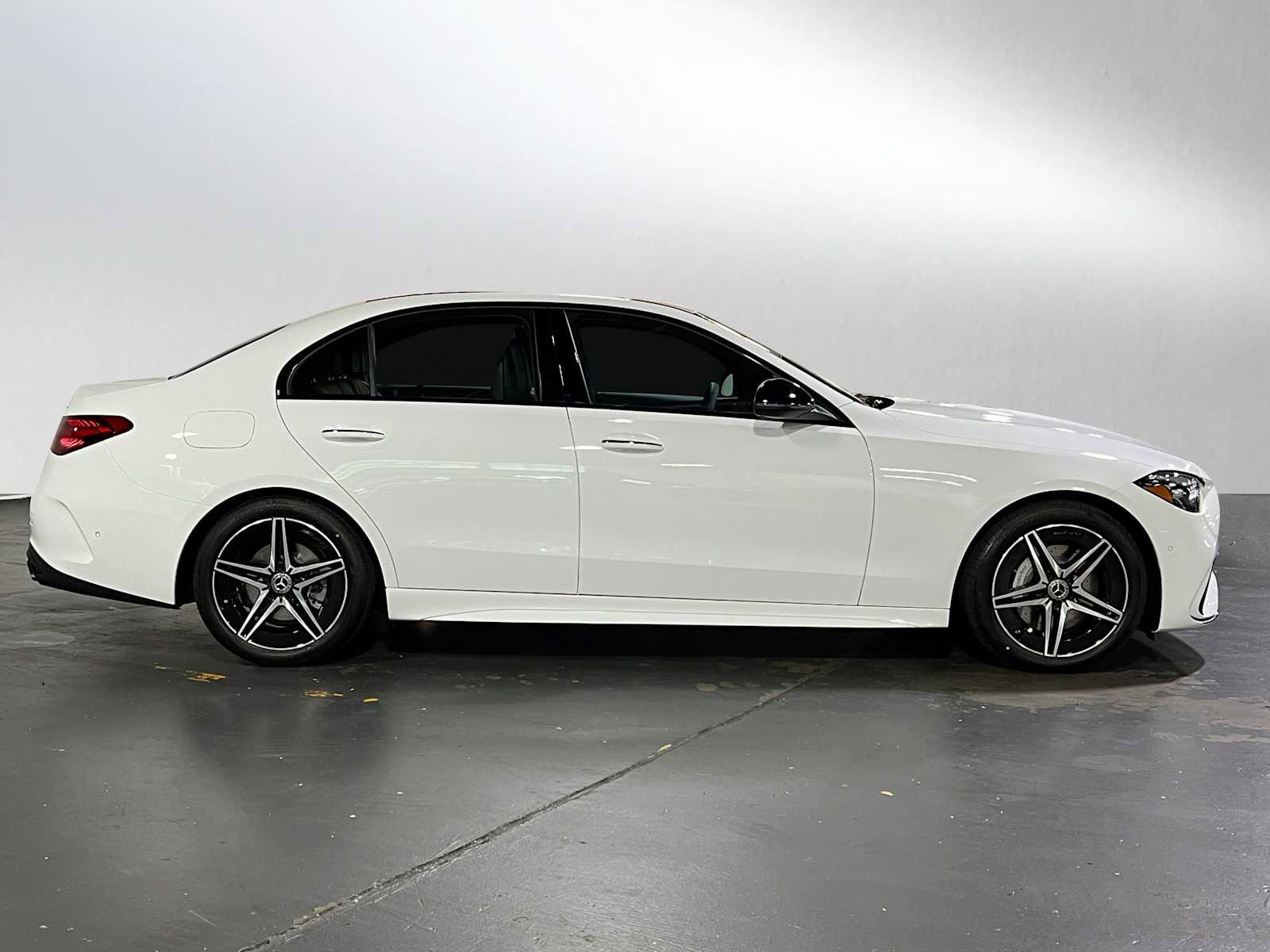 Used 2025 Mercedes-Benz C 300 4MATIC Sedan image 2