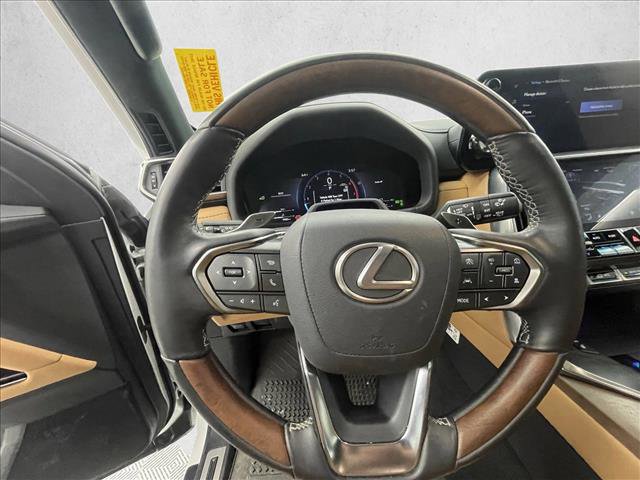 Used 2025 Lexus LX 600 4WD w/ Accessory Package (Z1) image 18