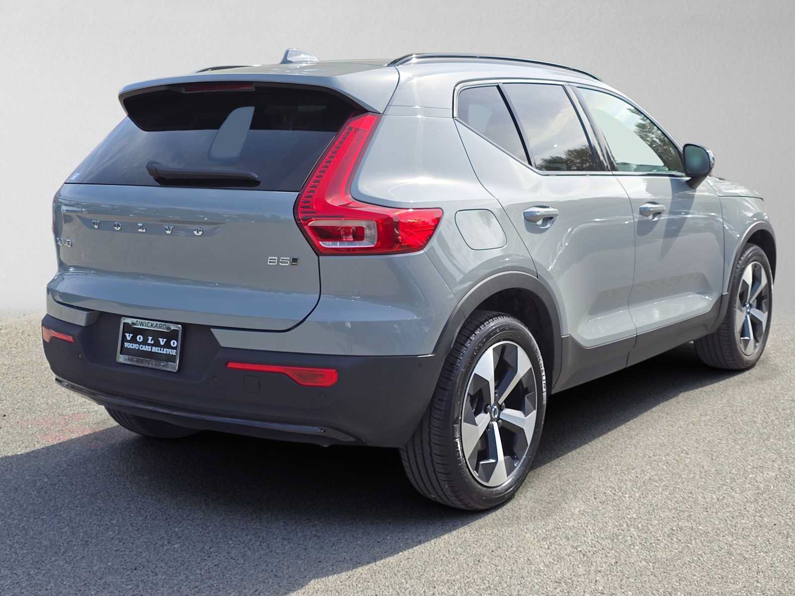 Used 2026 Volvo XC40 B5 Plus w/ Protection Package Premier AWD/4WD image 3