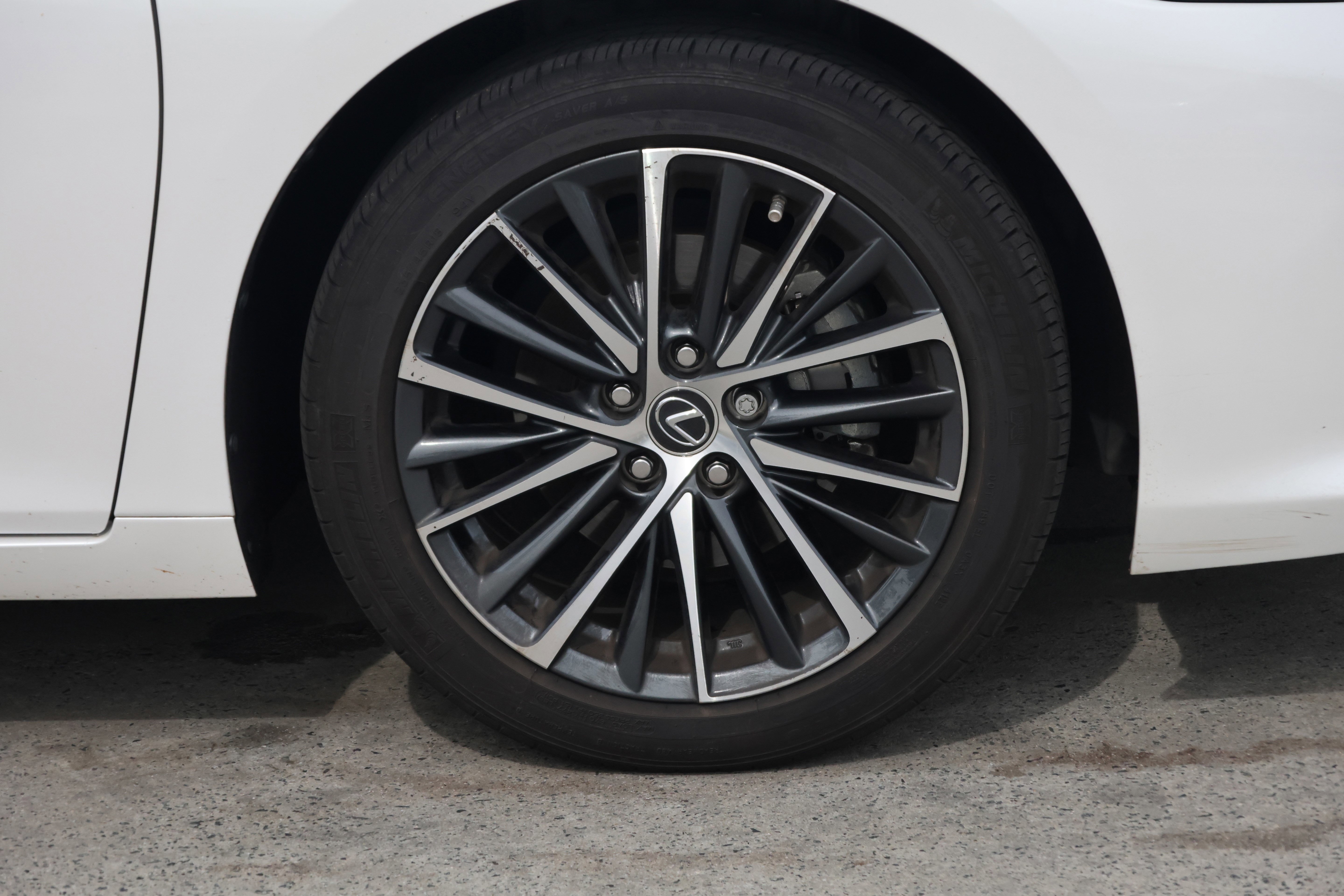 Used 2023 Lexus ES 350 w/ Premium Package image 11