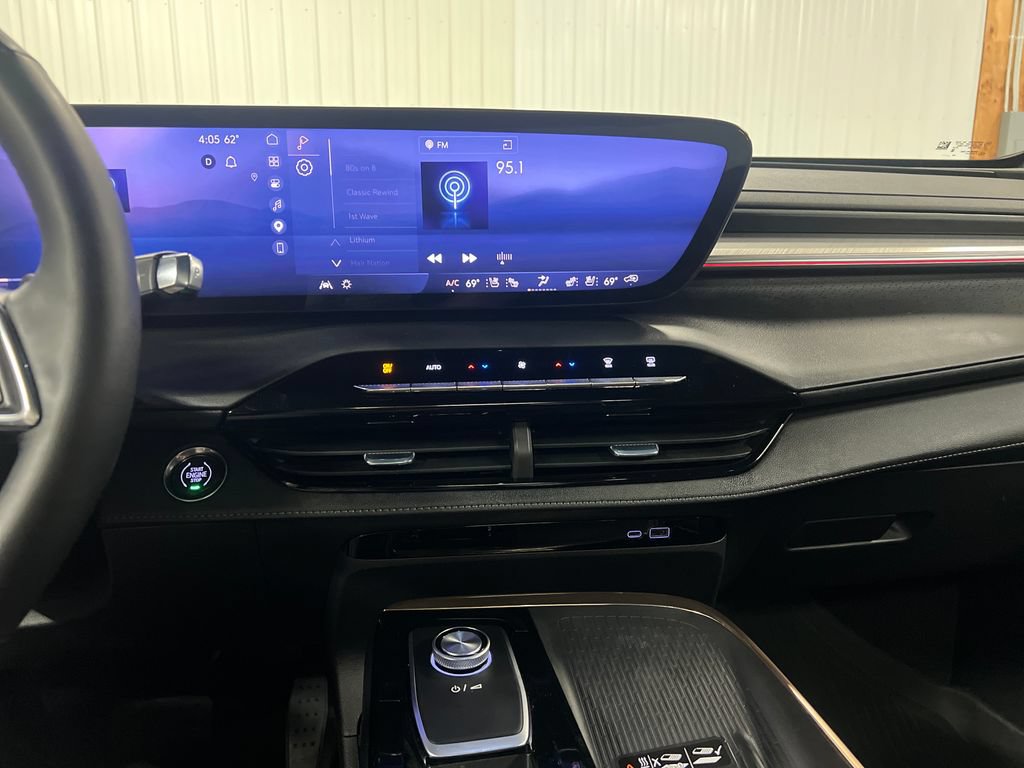 Certified 2025 Buick Enclave Avenir w/ Super Cruise Package AWD/4WD image 24