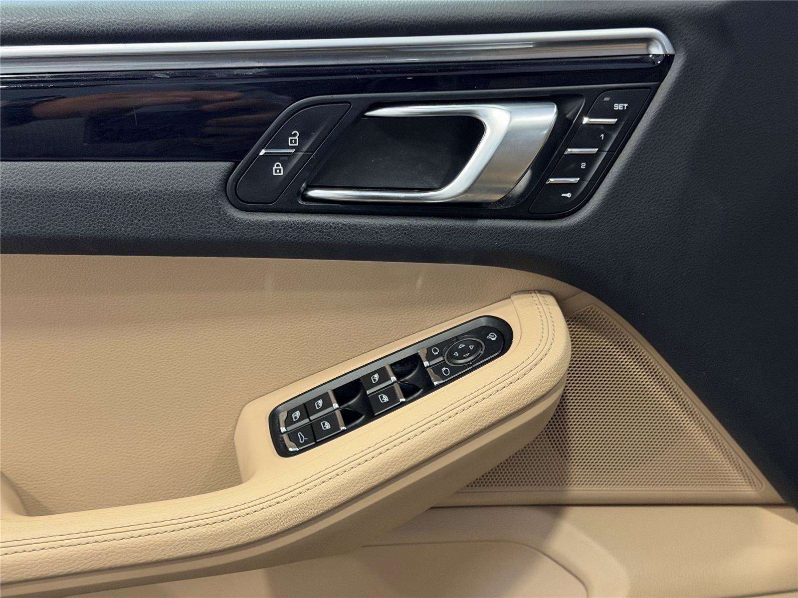 Certified 2023 Porsche Macan image 14