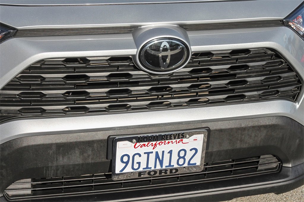 Used 2021 Toyota RAV4 LE image 6